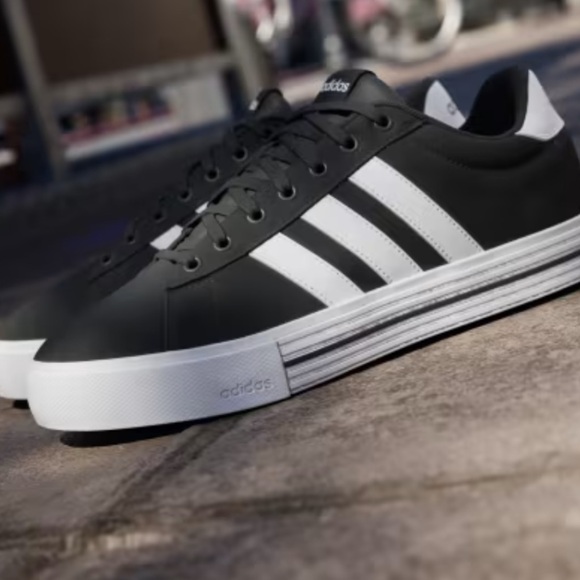 Adidas Classic Black and White Low-Tops NWB 10M/11W - Picture 3 of 4